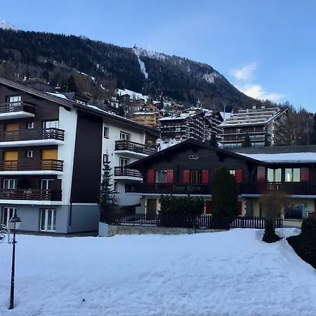 Central 50m From Ski Slopes!